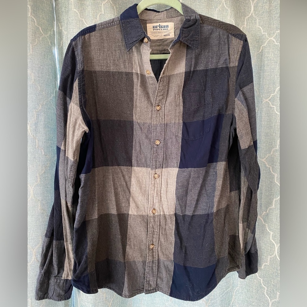 Urban Pipeline - Men’s Blue & Gray Plaid Button Down - Size M